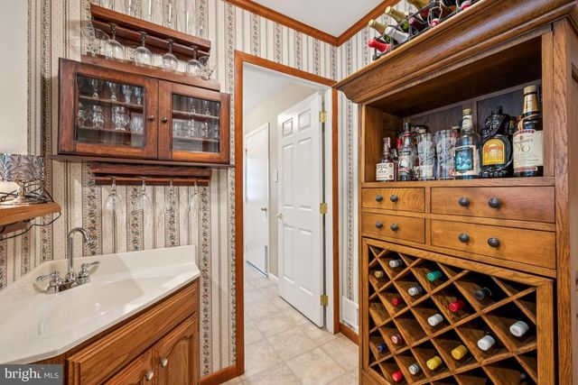 21 LANCELOT LN, Mount Laurel, NJ 08054