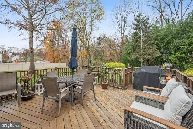 21 LANCELOT LN, Mount Laurel, NJ 08054