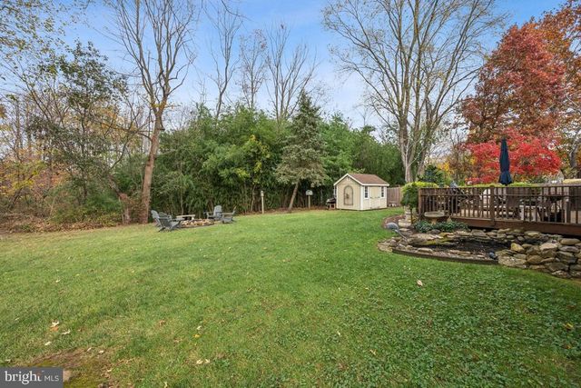 21 LANCELOT LN, Mount Laurel, NJ 08054