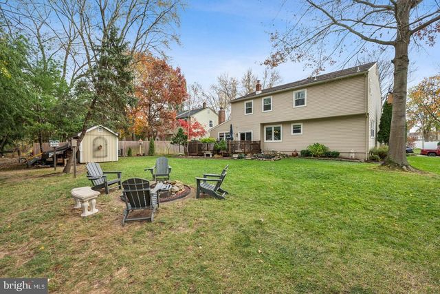 21 LANCELOT LN, Mount Laurel, NJ 08054