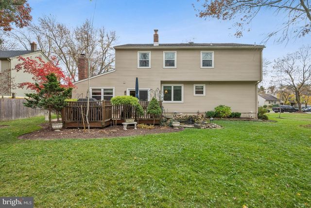 21 LANCELOT LN, Mount Laurel, NJ 08054
