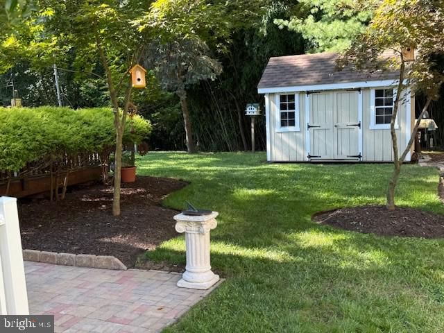 21 LANCELOT LN, Mount Laurel, NJ 08054