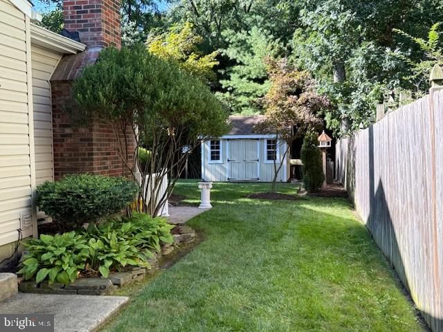 21 LANCELOT LN, Mount Laurel, NJ 08054