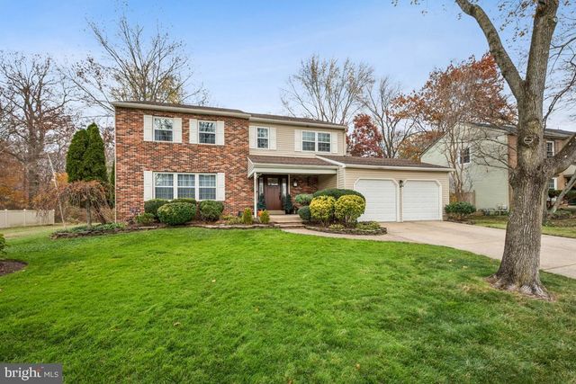 21 LANCELOT LN, Mount Laurel, NJ 08054