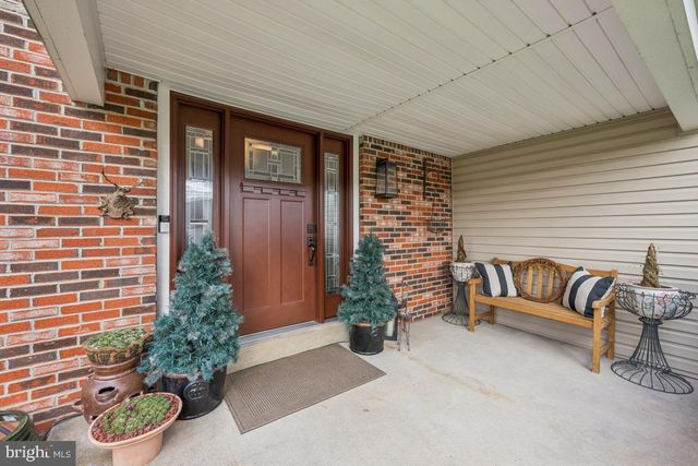 21 LANCELOT LN, Mount Laurel, NJ 08054