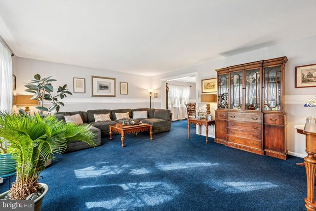 21 LANCELOT LN, Mount Laurel, NJ 08054