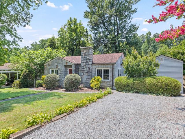 1909 Arlington Place, Hendersonville, NC 28791