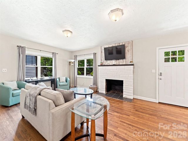 1909 Arlington Place, Hendersonville, NC 28791
