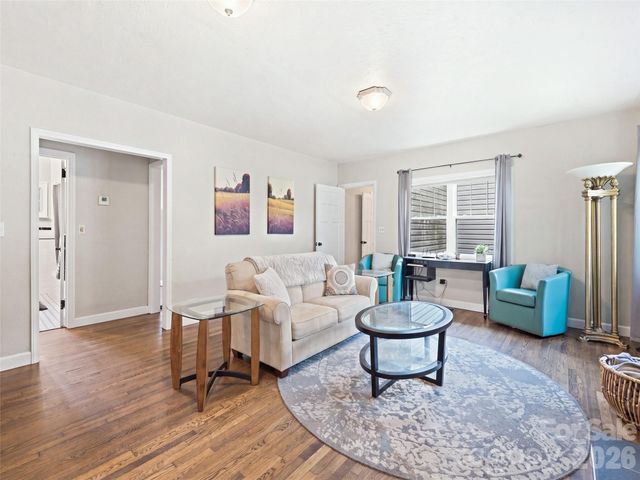 1909 Arlington Place, Hendersonville, NC 28791