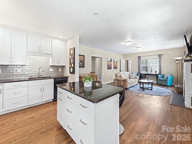 1909 Arlington Place, Hendersonville, NC 28791