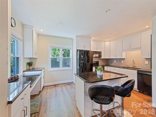 1909 Arlington Place, Hendersonville, NC 28791