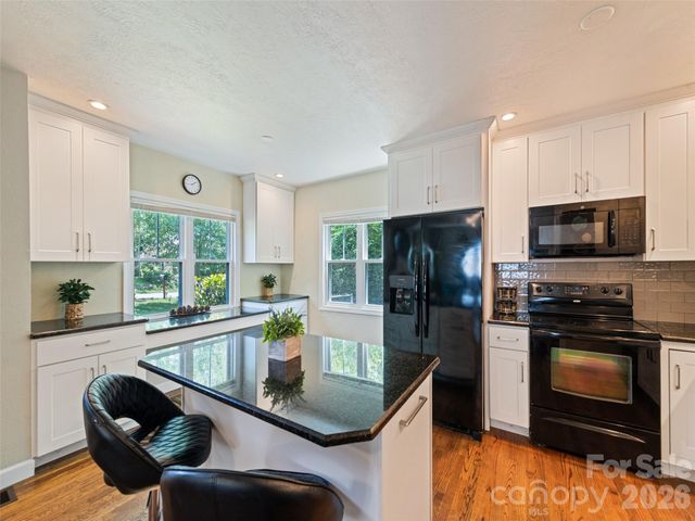 1909 Arlington Place, Hendersonville, NC 28791