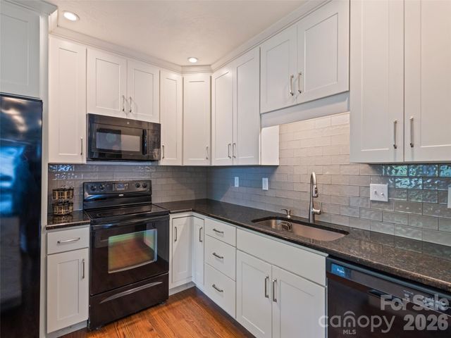 1909 Arlington Place, Hendersonville, NC 28791