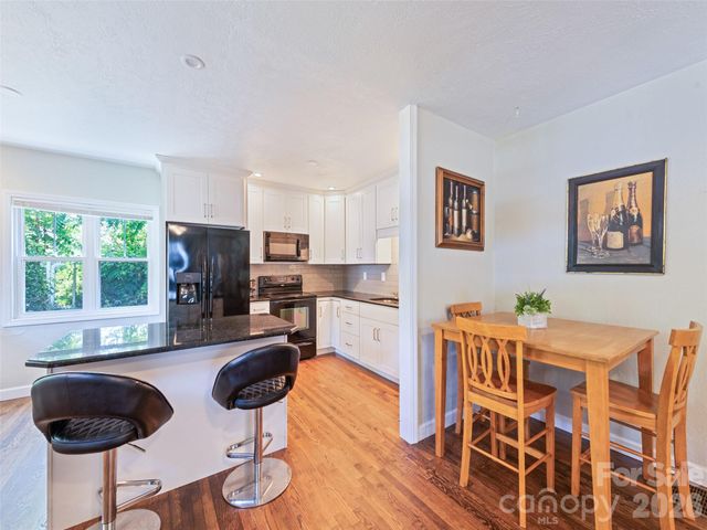 1909 Arlington Place, Hendersonville, NC 28791
