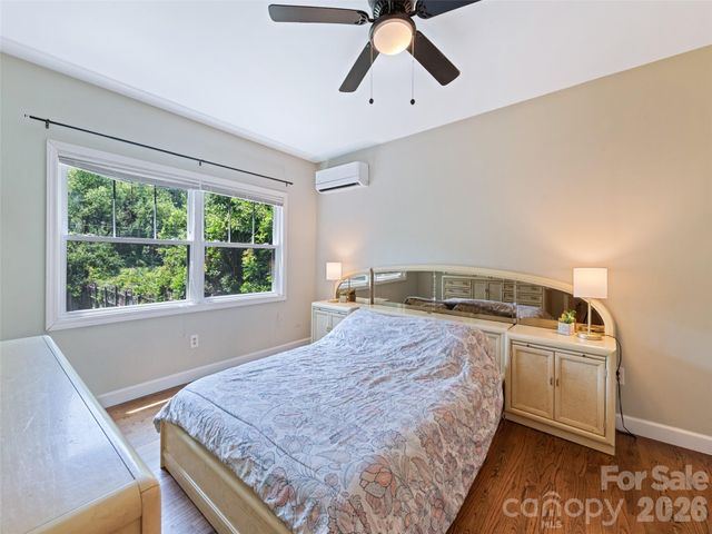 1909 Arlington Place, Hendersonville, NC 28791