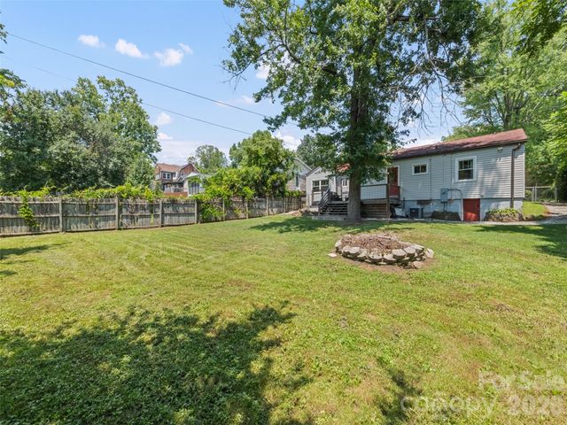 1909 Arlington Place, Hendersonville, NC 28791