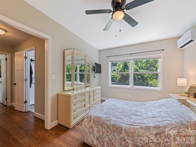 1909 Arlington Place, Hendersonville, NC 28791