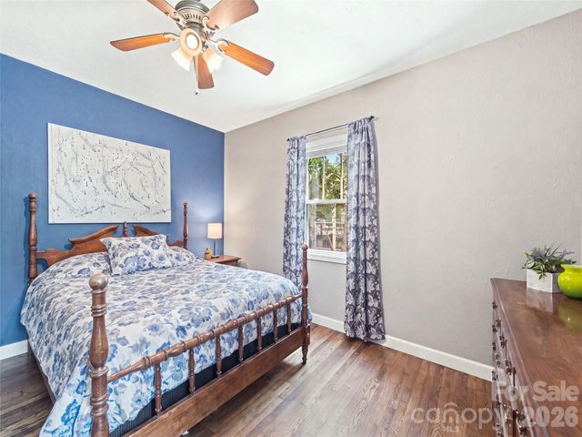 1909 Arlington Place, Hendersonville, NC 28791