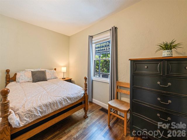 1909 Arlington Place, Hendersonville, NC 28791