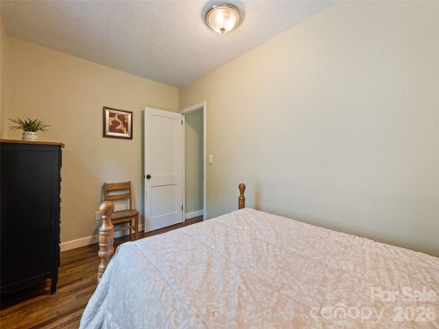 1909 Arlington Place, Hendersonville, NC 28791