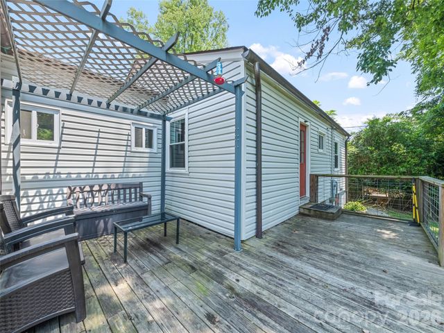 1909 Arlington Place, Hendersonville, NC 28791
