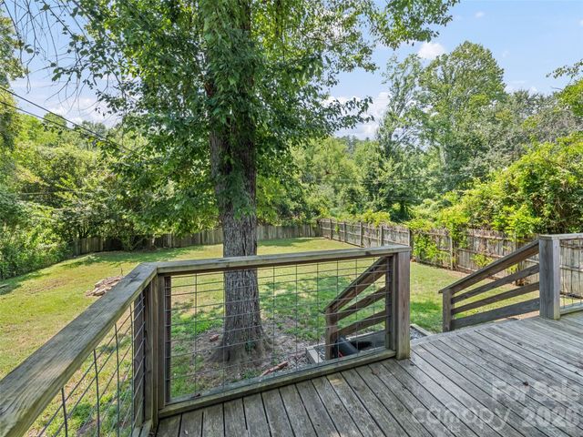 1909 Arlington Place, Hendersonville, NC 28791
