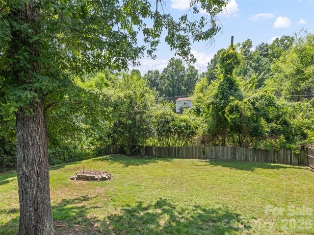 1909 Arlington Place, Hendersonville, NC 28791