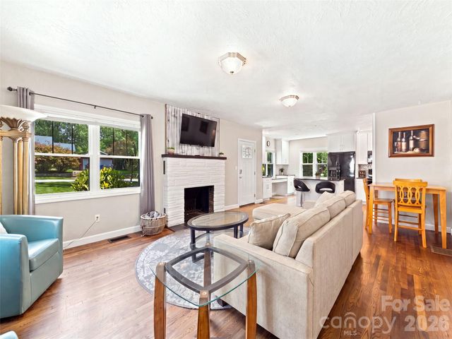 1909 Arlington Place, Hendersonville, NC 28791