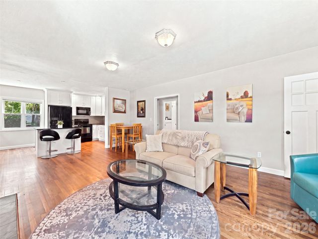 1909 Arlington Place, Hendersonville, NC 28791