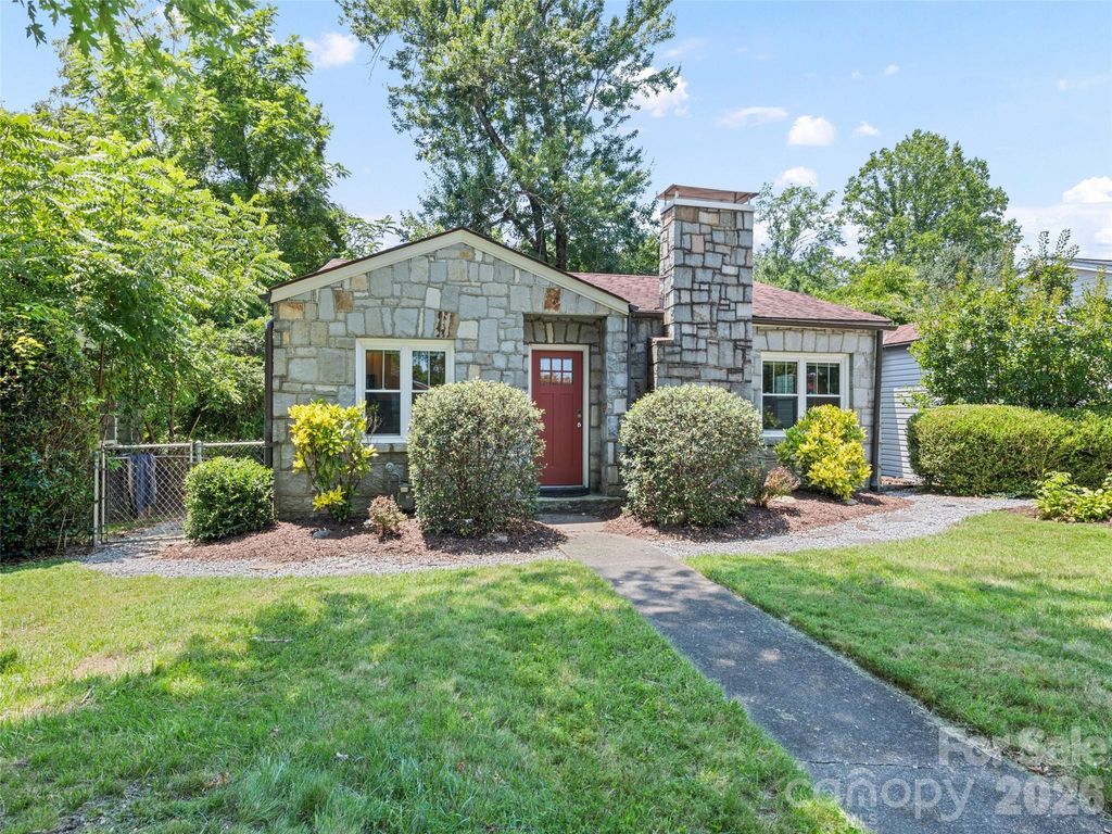 1909 Arlington Place, Hendersonville, NC 28791