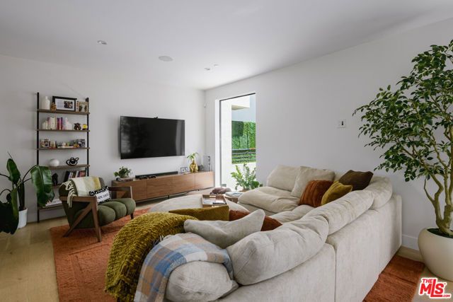 741 N Gramercy Place, Los Angeles, CA 90038