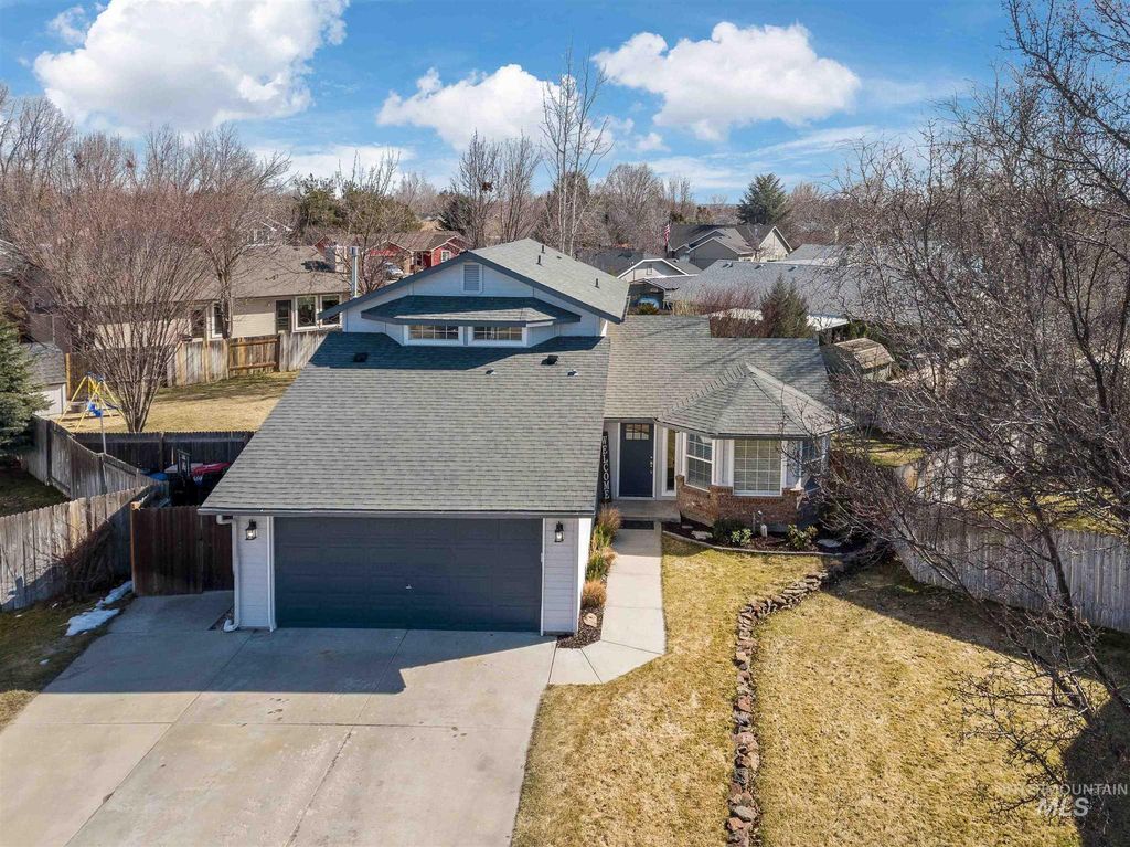 Image 1 of property listing at 2203 N Meadowrose Pl, Meridian, ID 83646