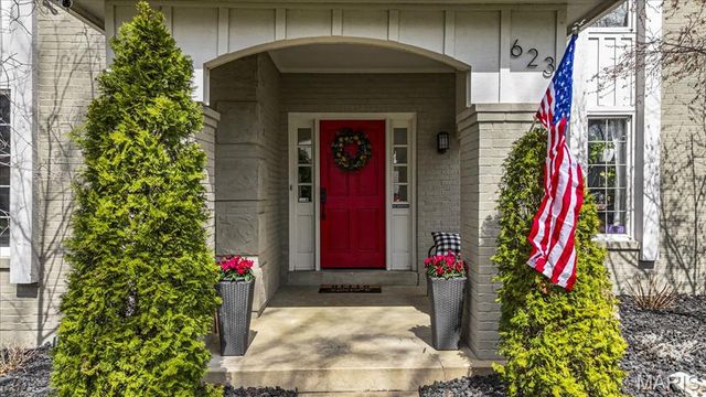 623 Kenilworth Lane, Ballwin, MO 63011