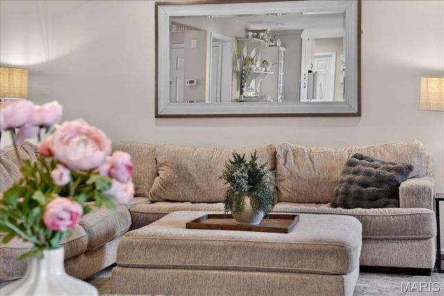 623 Kenilworth Lane, Ballwin, MO 63011