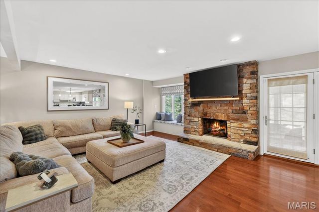 623 Kenilworth Lane, Ballwin, MO 63011