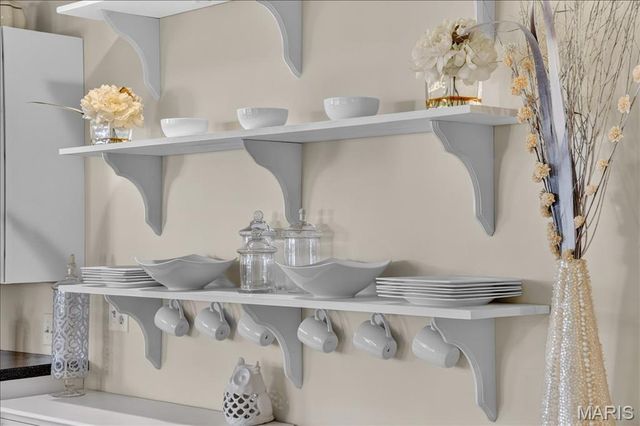 623 Kenilworth Lane, Ballwin, MO 63011