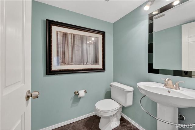 623 Kenilworth Lane, Ballwin, MO 63011