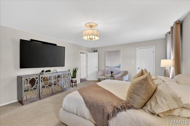 623 Kenilworth Lane, Ballwin, MO 63011