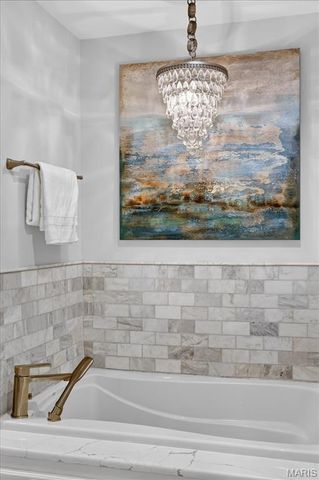 623 Kenilworth Lane, Ballwin, MO 63011