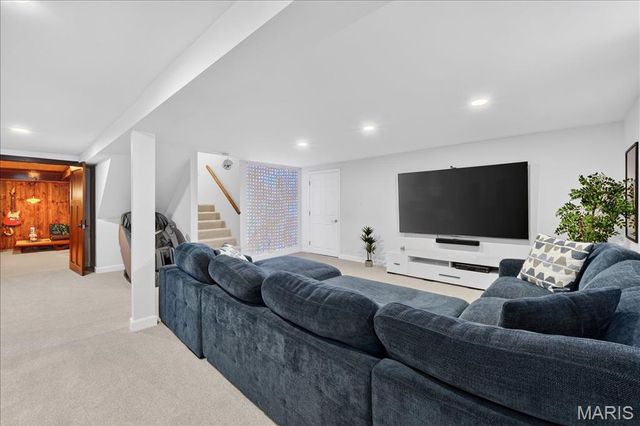 623 Kenilworth Lane, Ballwin, MO 63011