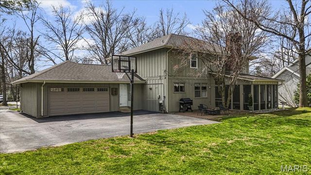 623 Kenilworth Lane, Ballwin, MO 63011