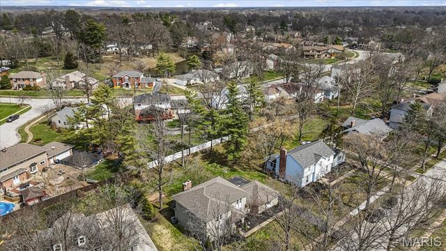 623 Kenilworth Lane, Ballwin, MO 63011