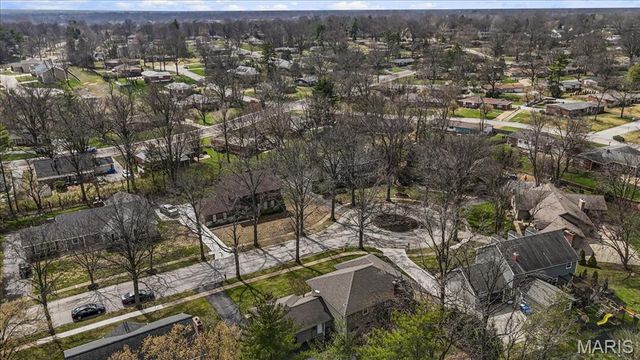 623 Kenilworth Lane, Ballwin, MO 63011