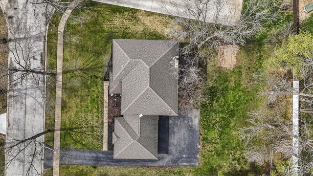 623 Kenilworth Lane, Ballwin, MO 63011