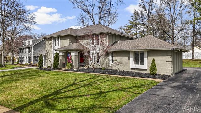 623 Kenilworth Lane, Ballwin, MO 63011