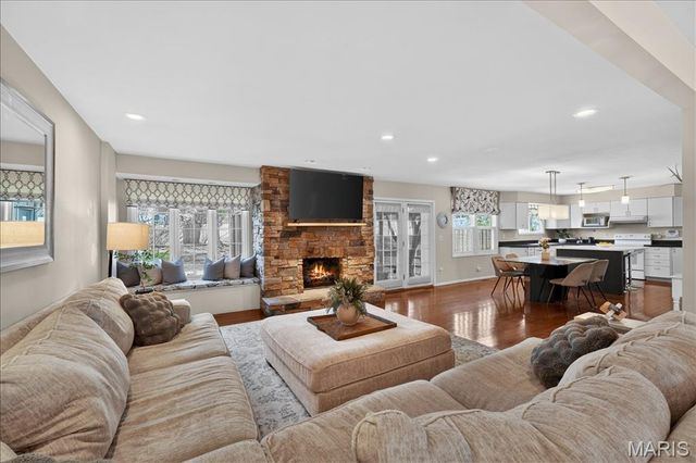 623 Kenilworth Lane, Ballwin, MO 63011