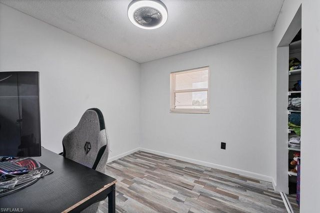 912 Hibiscus LN, North Fort Myers, FL 33903