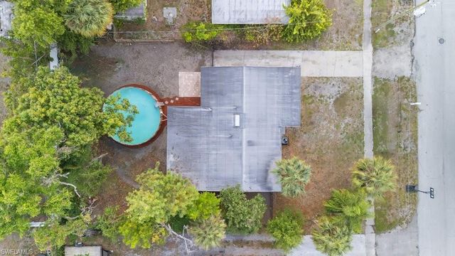 912 Hibiscus LN, North Fort Myers, FL 33903