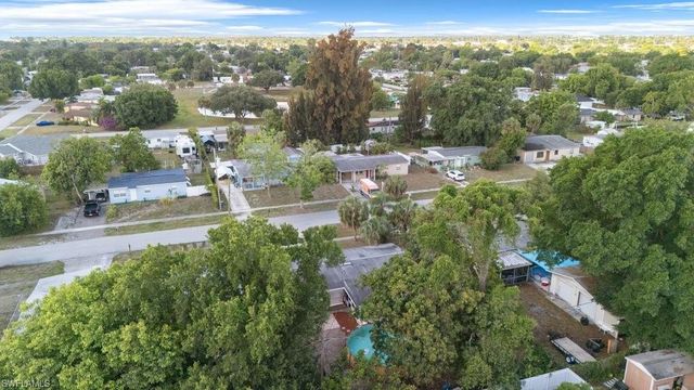 912 Hibiscus LN, North Fort Myers, FL 33903