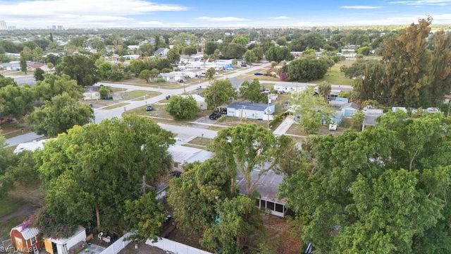 912 Hibiscus LN, North Fort Myers, FL 33903